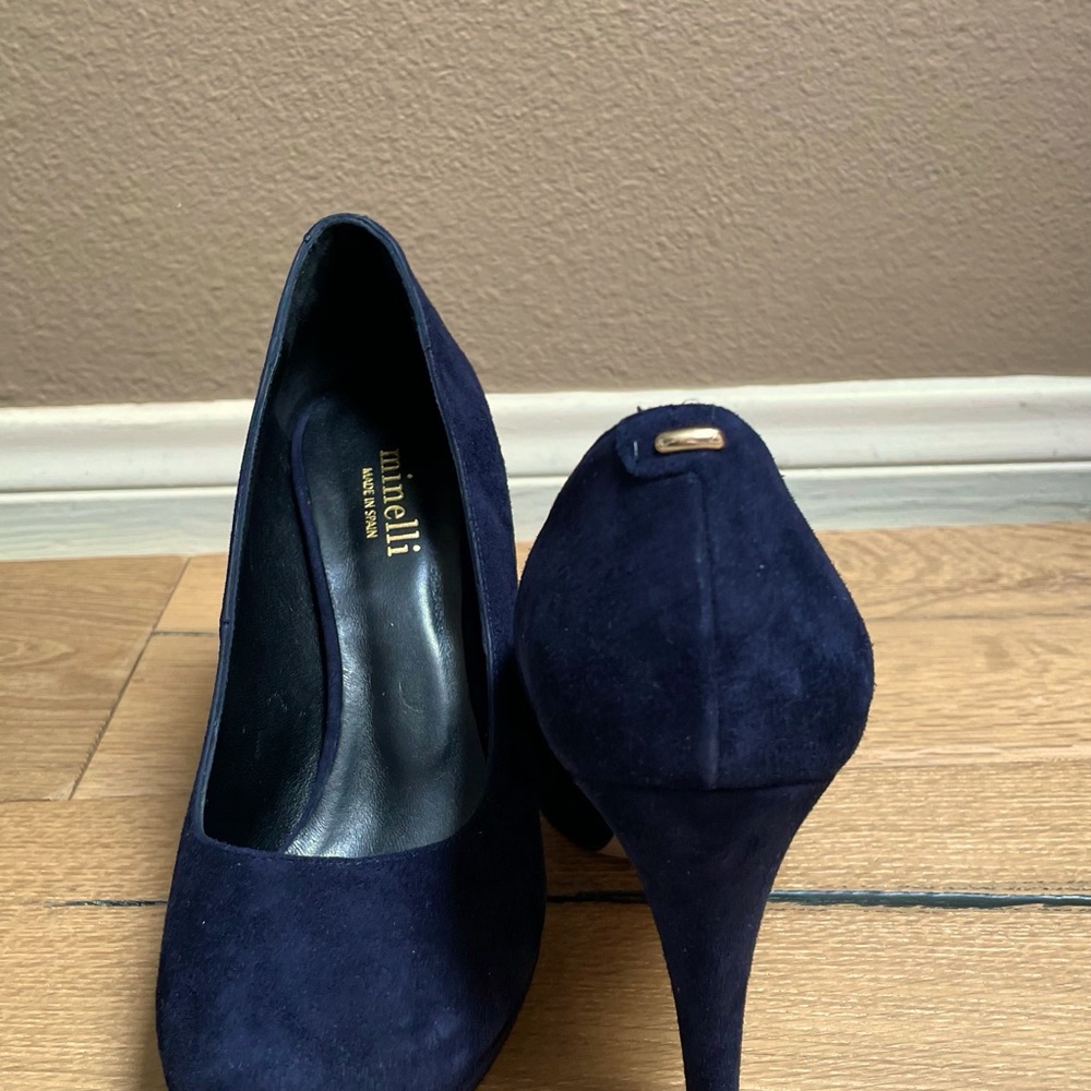 Minelli Navy Suede 4” Heels Made in Spain Size 39 / US 8.5 Luxury Designer Pumps